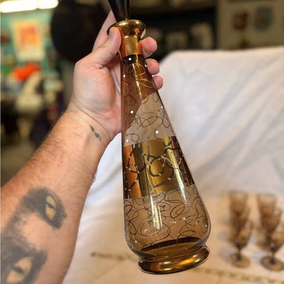 Vintage Elegant Gold Decanter Set with Glasses - Picture 7 of 11